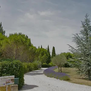 https://le-vieux-platane.fr-provencehotel.com